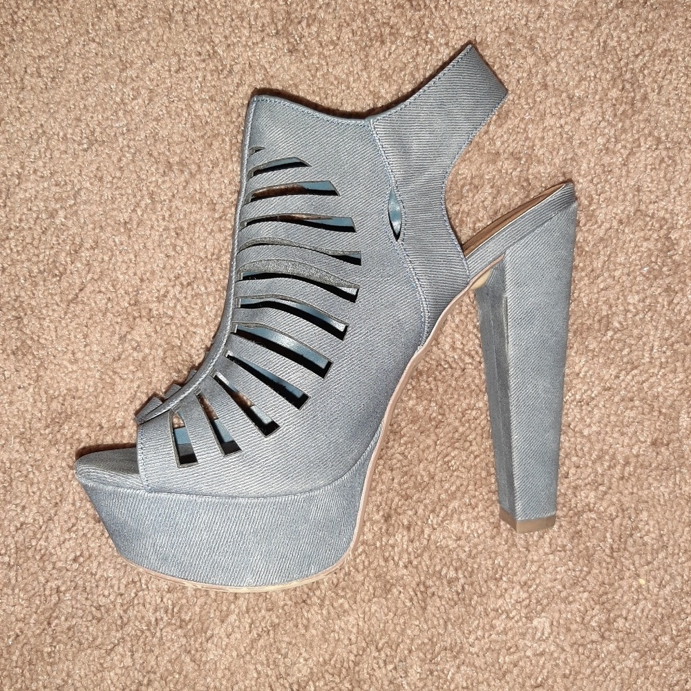 Stunning Pumps - Picture 2 of 3